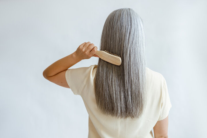 Des hormones et des antioxydants pour prévenir les cheveux blancs et les rides